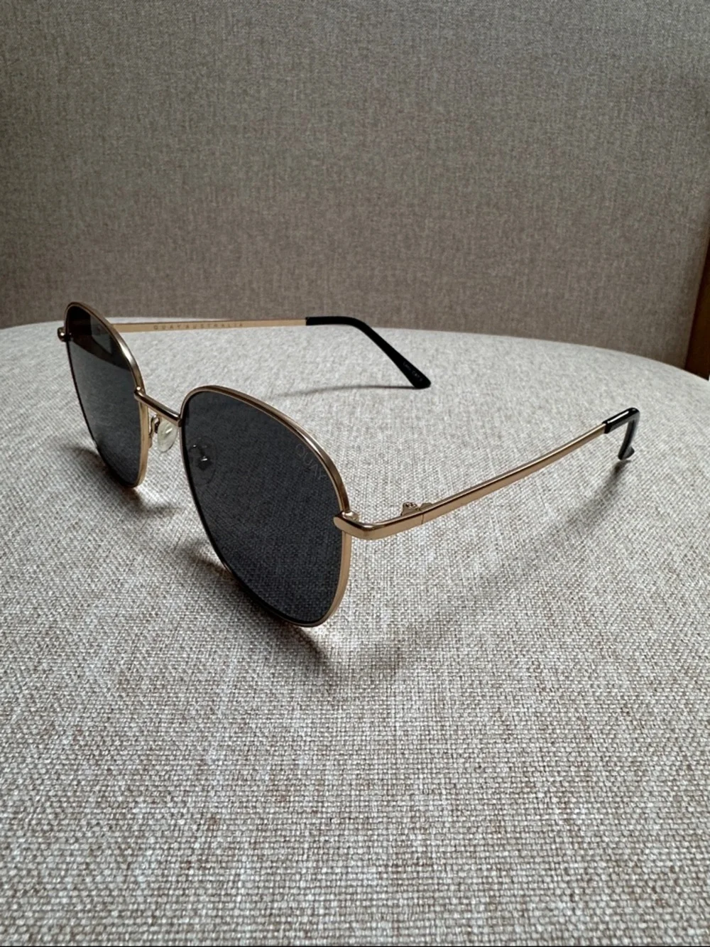 Quay Australia JEZABELL Round Sunglasses - Gold/ Smoke